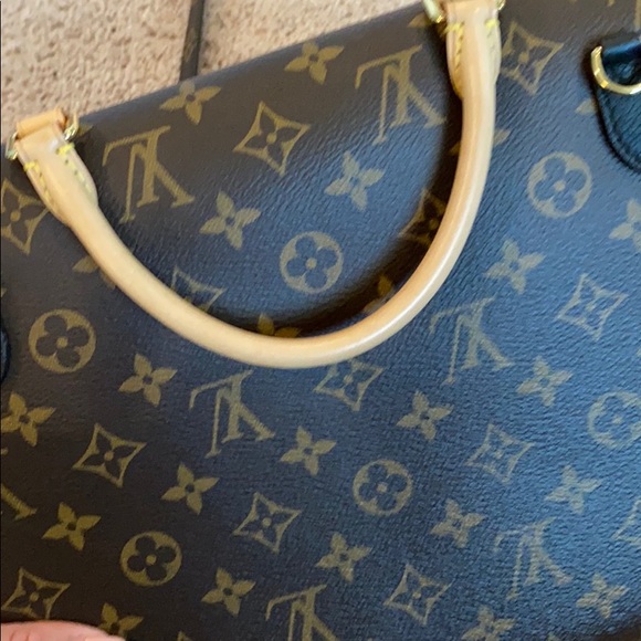 Authentic Louis Vuitton purse - Picture 6 of 15